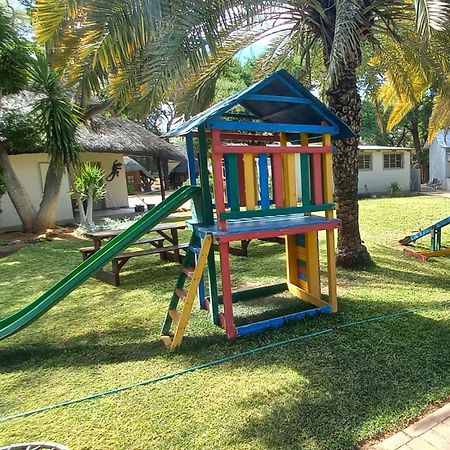 Ombinda Country Lodge Outjo Ngoại thất bức ảnh