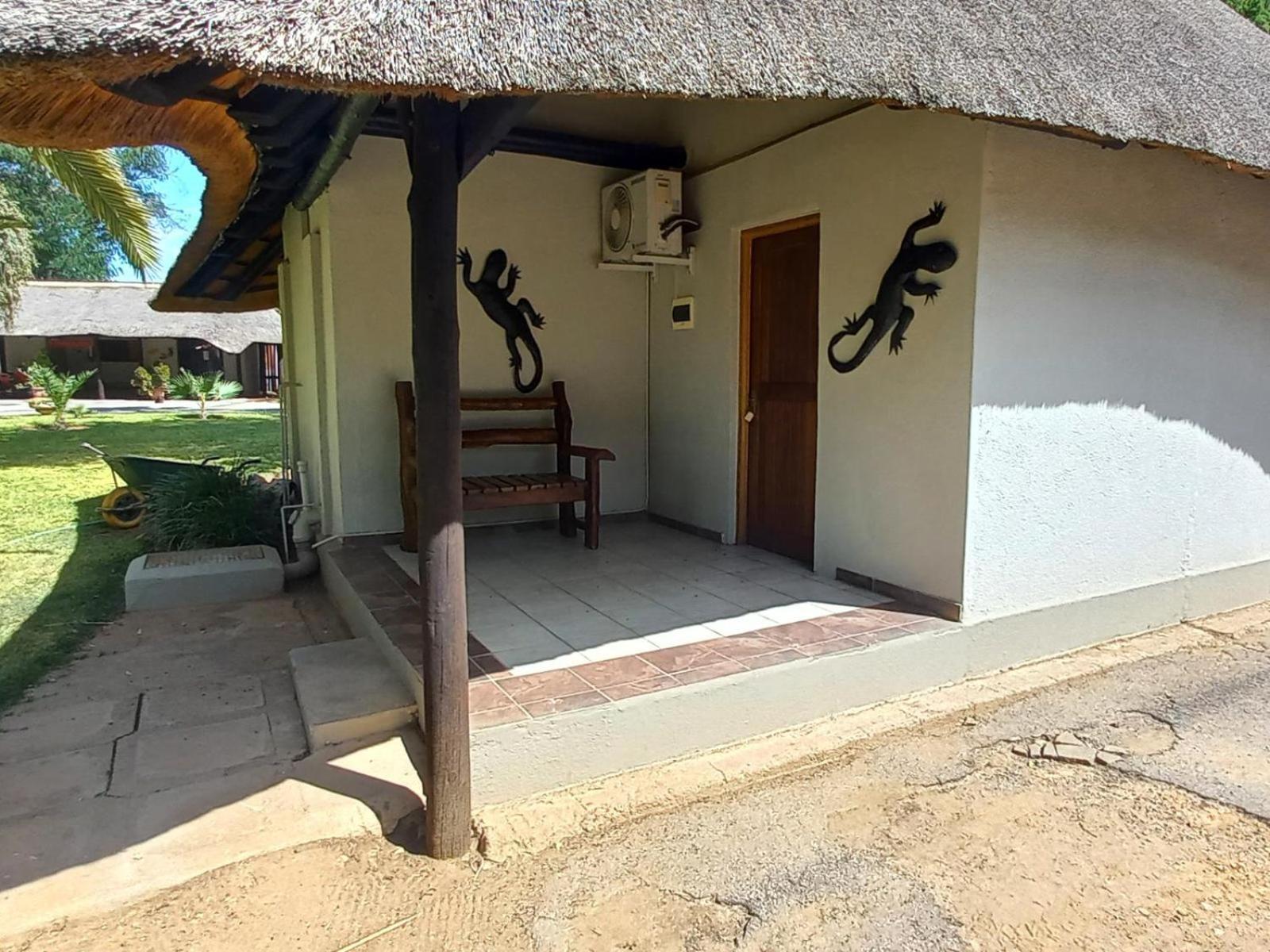 Ombinda Country Lodge Outjo Phòng bức ảnh
